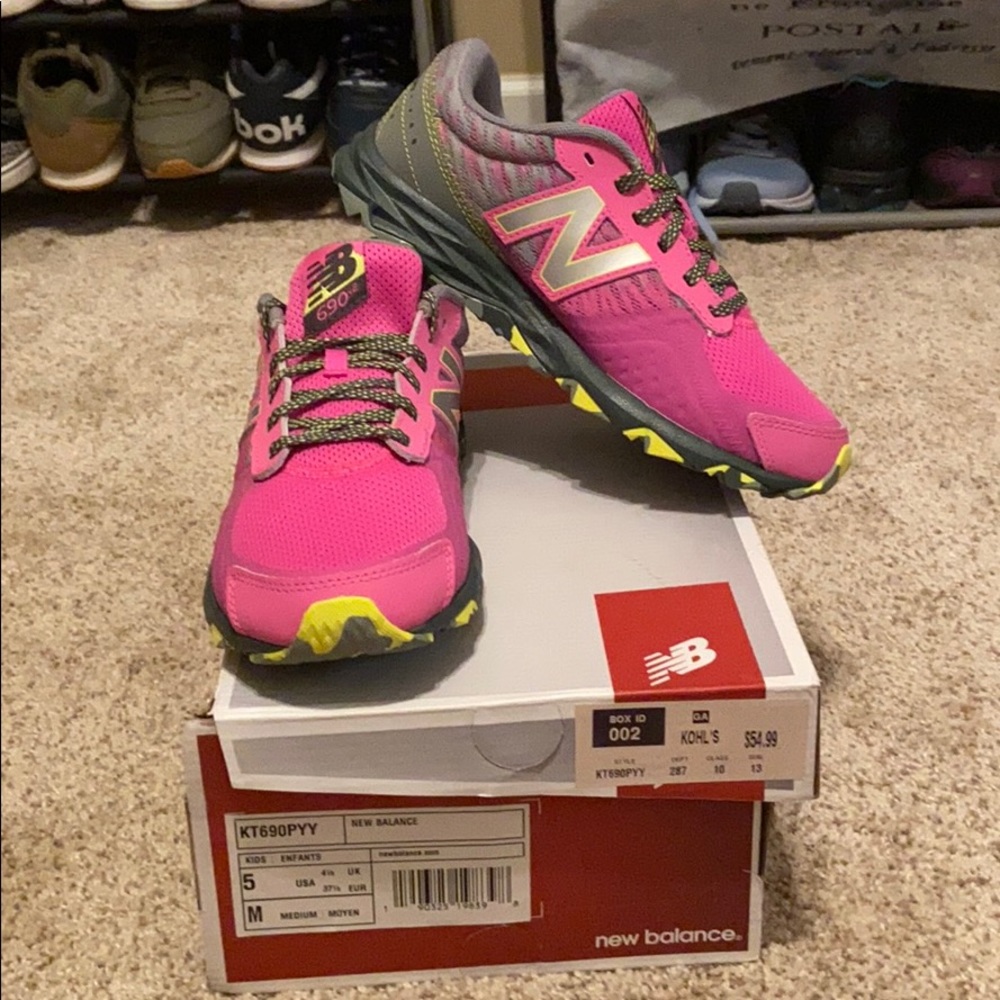 NWT New Balance Trail ⛰ KT690PYY sz 5 Y or 7 wmn💗